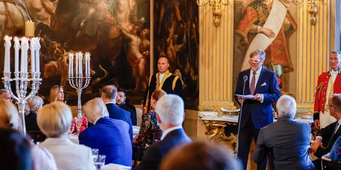 Πριγκίπισσα Catharina Amalia | Εντυπωσίασε με την απροειδοποίητη εμφάνισή της στο δείπνο της συνόδου κορυφής του ΝΑΤΟ