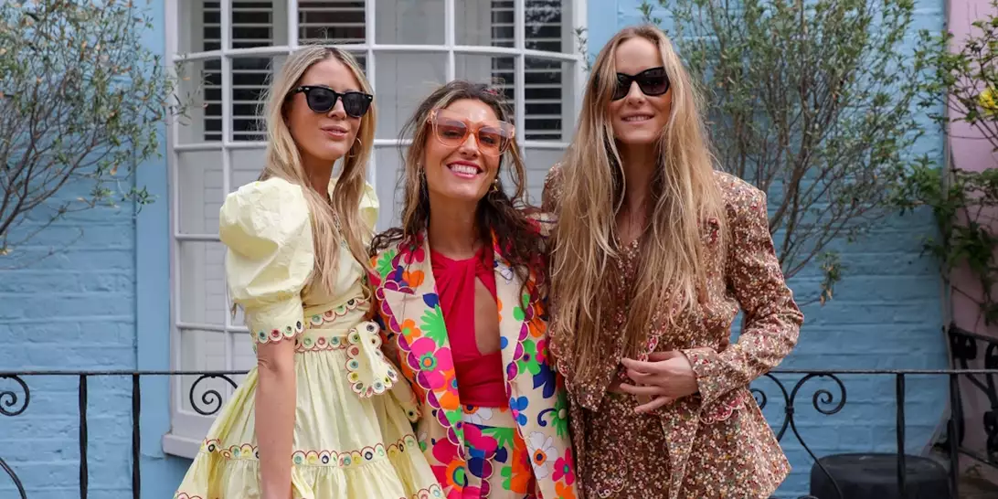 O πολυτελής boho γάμος της δισέγγονης του δημιουργού του Bond με πρώην υπουργό του Boris Johnson