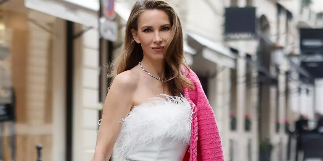 Καλεσμένη σε γάμο μετά τα 50 | Τα κομψά χτενίσματα που θα ολοκληρώσουν την εμφάνισή σας