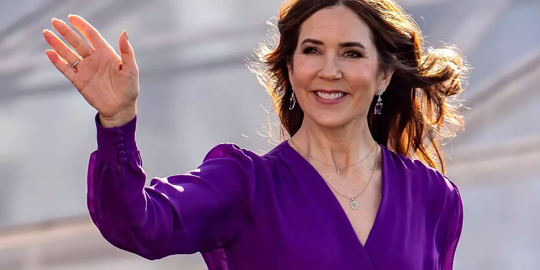 Βασίλισσα Mary της Δανίας | Το κρυφό μήνυμα για τον γάμο της πίσω από το κόσμημα που φόρεσε σε επίσημο πορτραίτο