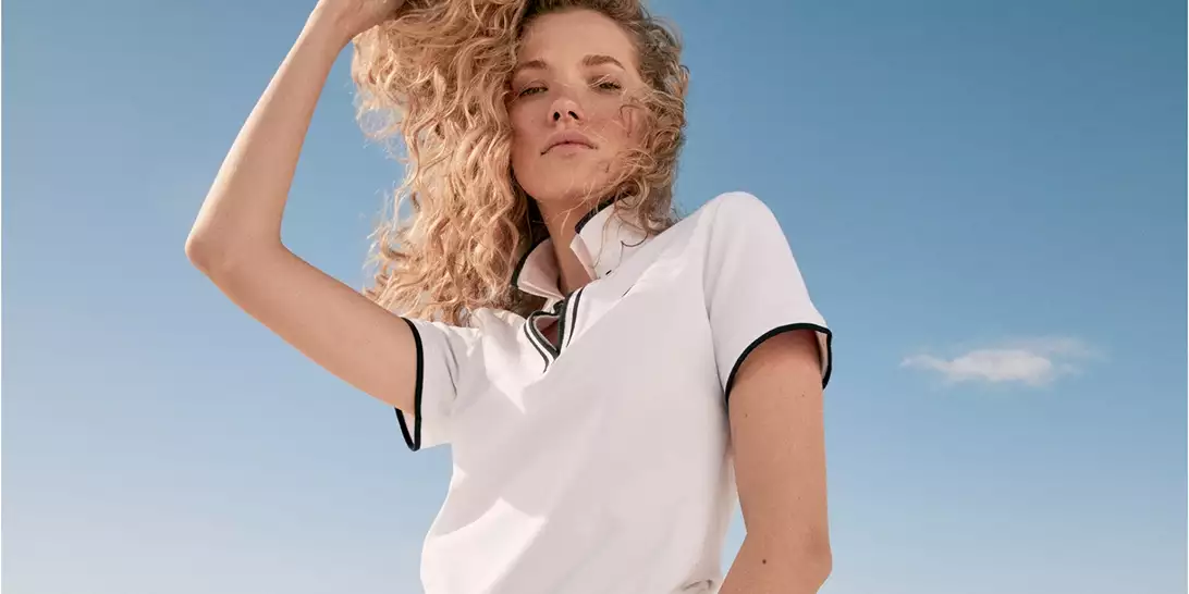 Το polo dress είναι το φόρεμα που θα φοράτε όλο το καλοκαίρι