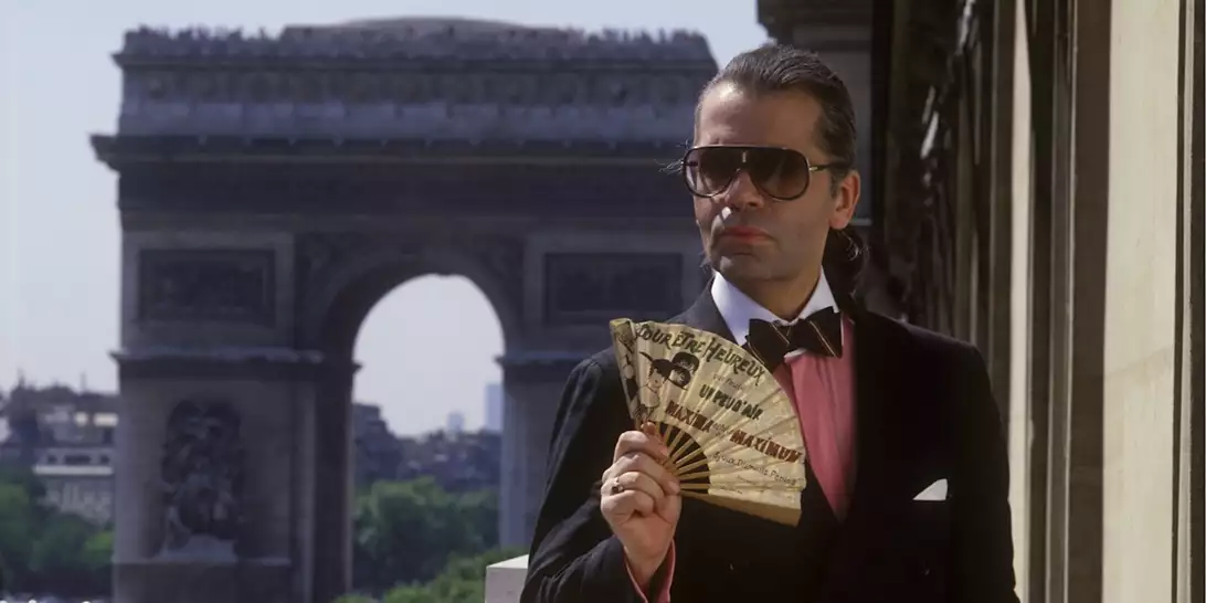 Κarl Lagerfeld | Η εξωφρενική τιμή που άγγιξε σε δημοπρασία το φουτουριστικό του διαμέρισμα στο Παρίσι