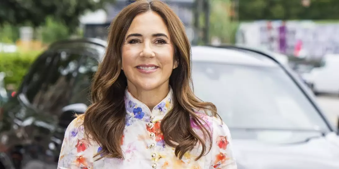 Η βασίλισσα Mary δανείστηκε ένα fashion item από την κόρη της για τη νέα της εμφάνιση