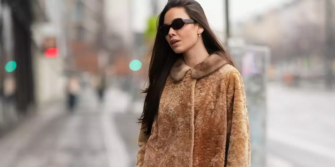 Γιατί το λάδι μαλλιών σας τα κάνει να φριζάρουν περισσότερο όταν βρέχει;