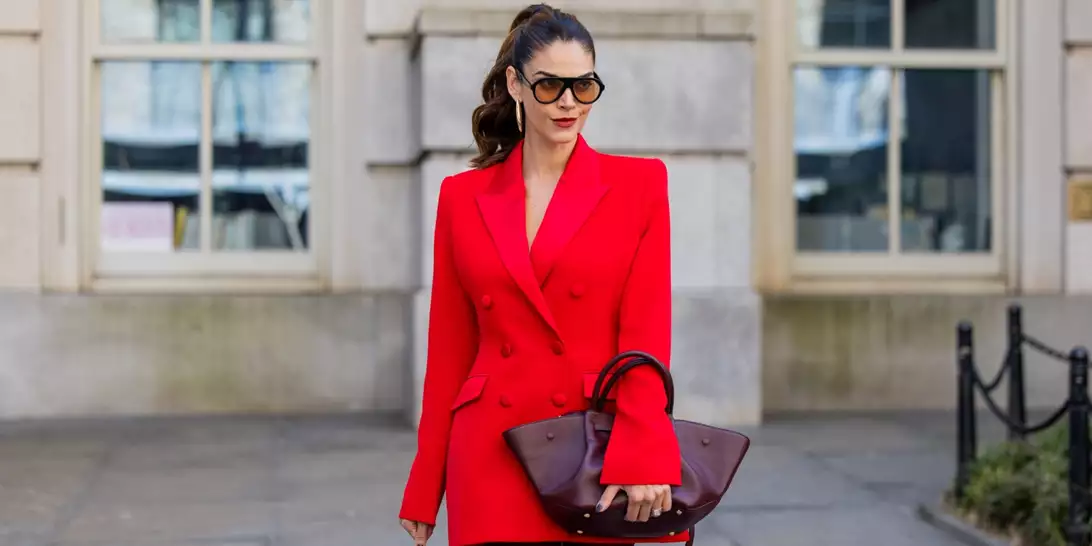 Τέσσερα πανεύκολα χτενίσματα για τις μέρες των Χριστουγέννων