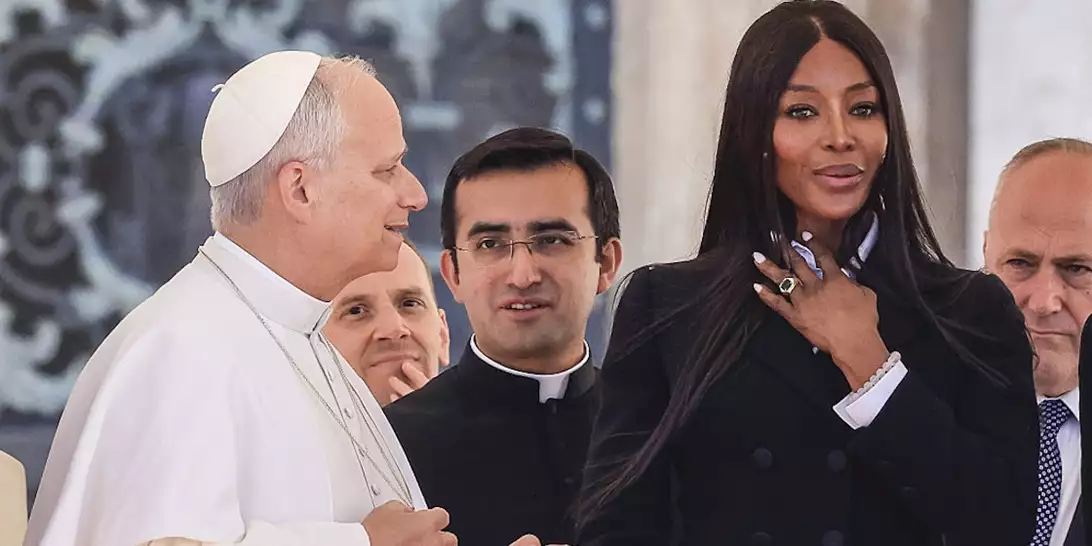 Νaomi Campbell | Συνάντησε τον Πάπα και τον άφησε άναυδο με το ασυνήθιστο δώρο της