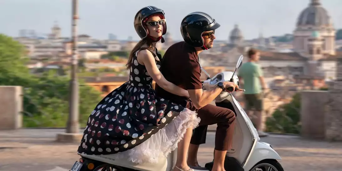 Emily in Paris | Κυκλοφόρησε το τρέιλερ από το β' μέρος του 4ου κύκλου