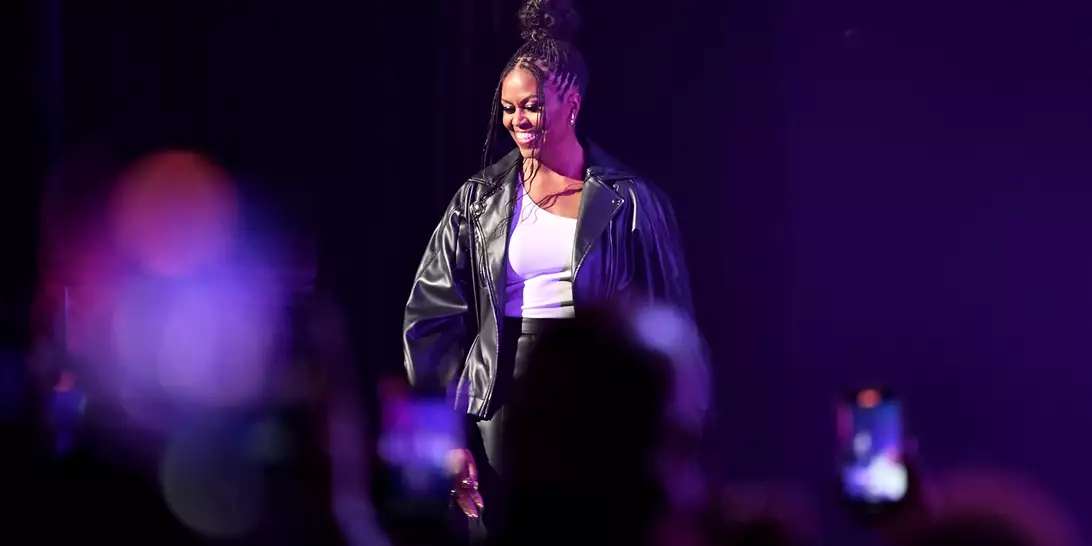 Η Michelle Obama εμπιστεύεται απόλυτα τη νέα Chanel του Matthieu Blazy