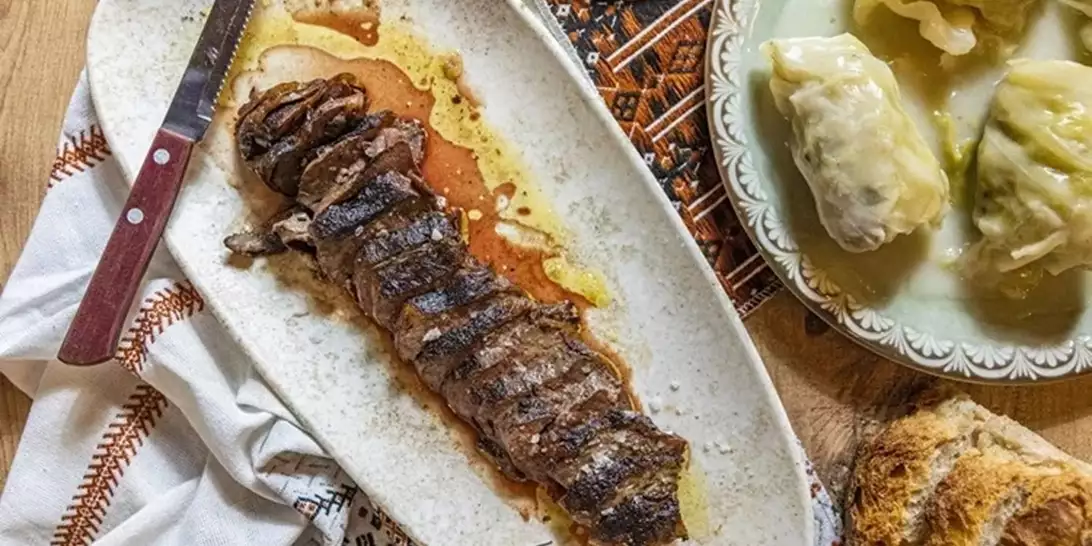 Dining Out | Μερικές από τις πιο δημοφιλείς ταβέρνες της Αθήνας αυτή τη στιγμή