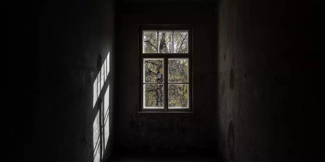 TEHOM | Η Ρενέ Ρεβάχ αφηγείται την απώλεια της οικογένειάς της στο Άουσβιτς μέσα από μία συγκλονιστική έκθεση