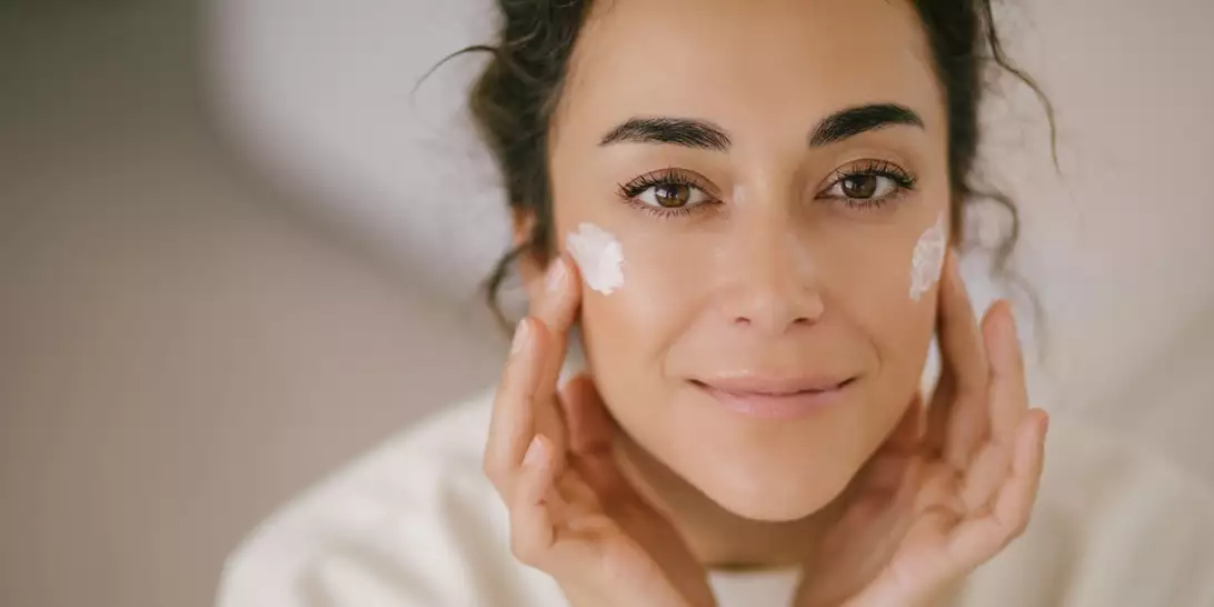 5 μάσκες προσώπου για βαθιά ενυδάτωση που μπορείτε να χρησιμοποιήσετε και ως overnight θεραπεία