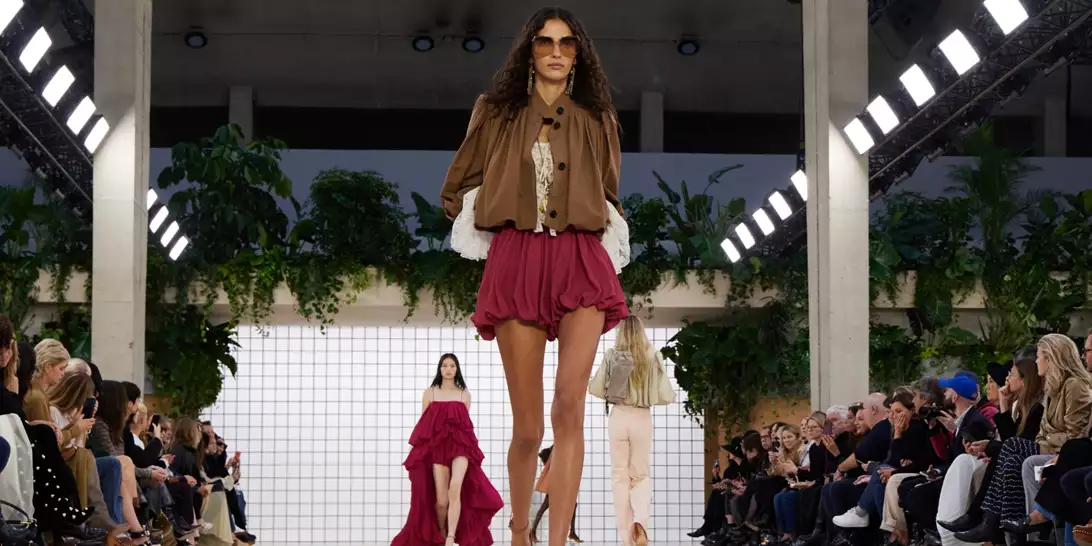 Οι 4 πιο πρωτότυποι χρωματικοί συνδυασμοί για να δοκιμάσετε στις εμφανίσεις του καλοκαιριού