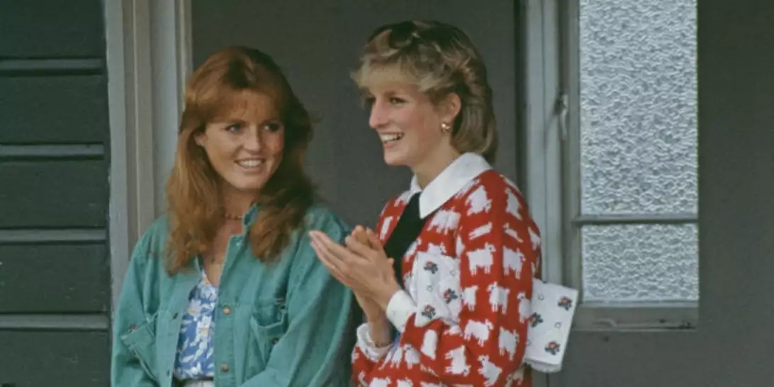 Sarah Ferguson | Η εμφάνιση στο φετινό Royal Ascot που θύμισε ένα από τα χαρακτηριστικότερα look της πριγκίπισσας Diana