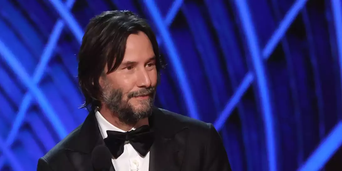 Ο Keanu Reeves κλέβει την παράσταση με μια ξεκαρδιστική στιγμή στα βραβεία Tony