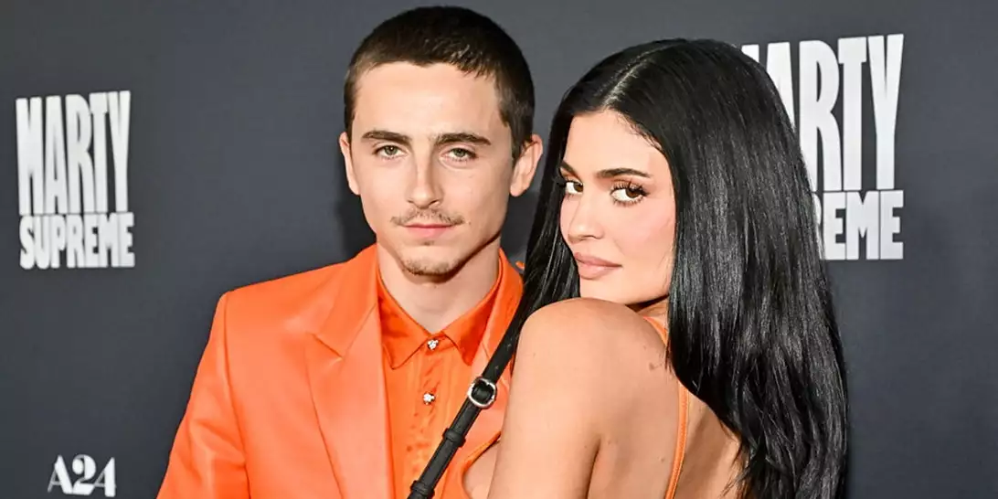 Ο Timothée Chalamet στην αποκλειστική χριστουγεννιάτικη παράδοση της οικογένειας Kardashian-Jenner