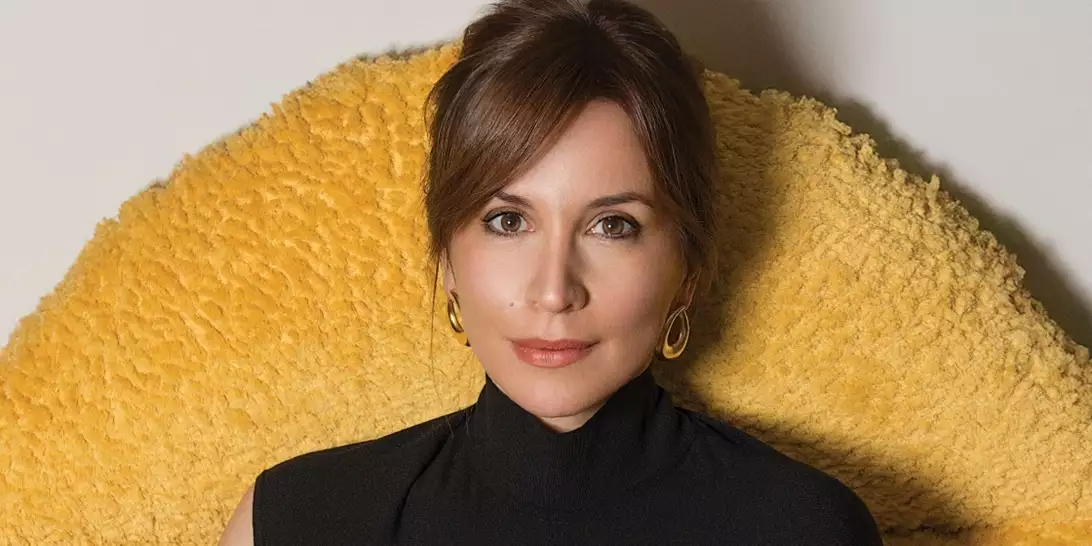 Η Νίκη Λυμπεράκη στο Harper's Bazaar: "Οι γυναίκες πάμε κόντρα στους νόμους του χρόνου"