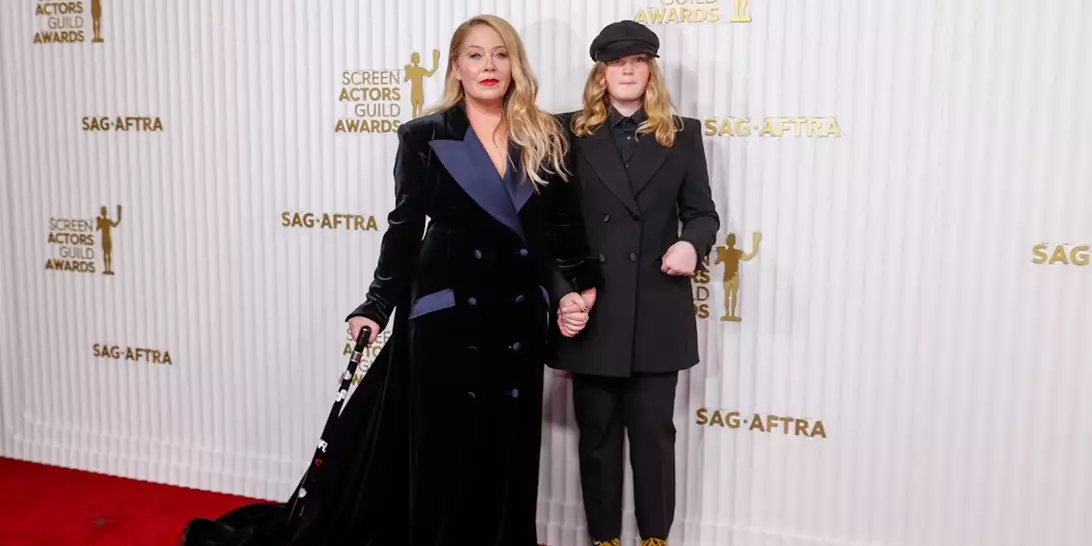 Christina Applegate | Λανσάρει μια νέα πλατφόρμα για άτομα που ζουν με Σκλήρυνση κατά Πλάκας