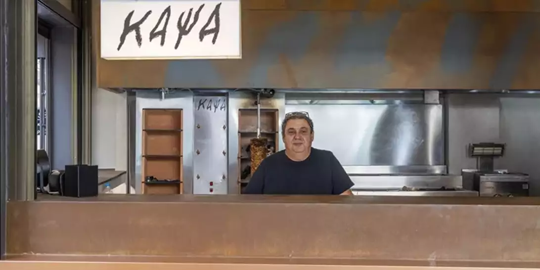 Eat Chic | Στην "Κάψα" για το χειροποίητο σουβλάκι του Χριστόφορου Πέσκια