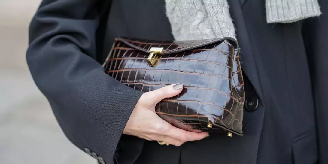 Do it like a French Girl | Τα 3 χρώματα νυχιών που λατρεύουν οι Γαλλίδες φέτος το χειμώνα