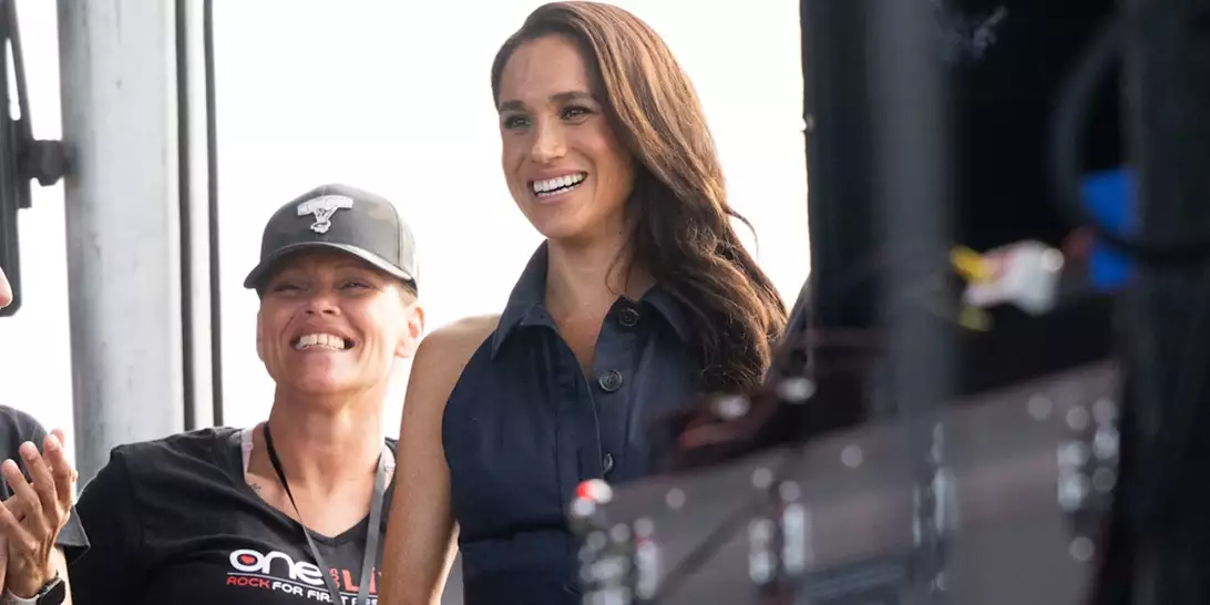 Meghan Markle | Με το Cartier ρολόι της Lady Di σε φιλανθρωπικό event του Kevin Costner