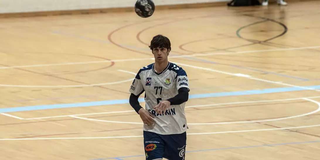 Pablo Urdangarin | Ο γοητευτικός εγγονός της βασίλισσας Σοφίας στο γήπεδο μετά το "αντίο" στη θεία του Ειρήνη