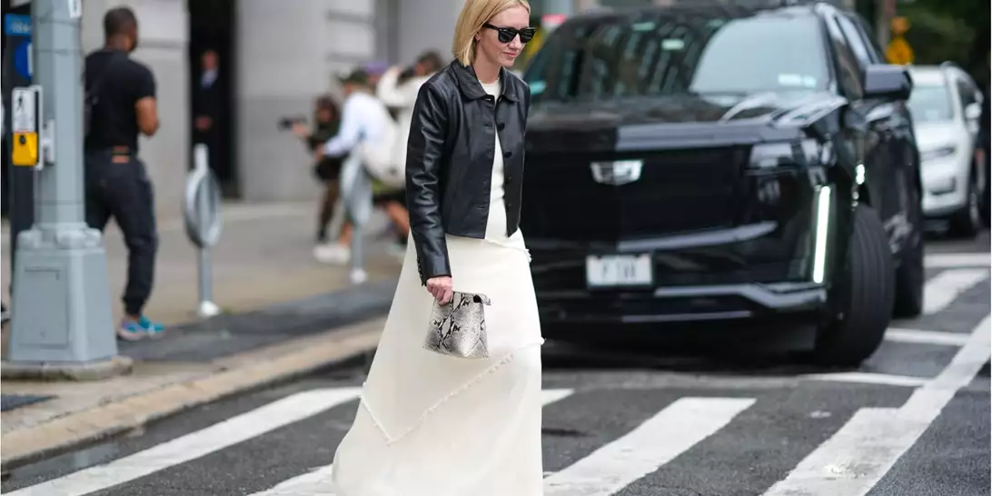 Τα καλύτερα looks με φούστα για γυναίκες άνω των 50