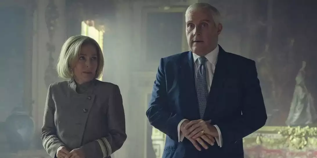 Scoop | Οι πρώτες επίσημες φωτογραφίες από την ταινία για τον πρίγκιπα Andrew