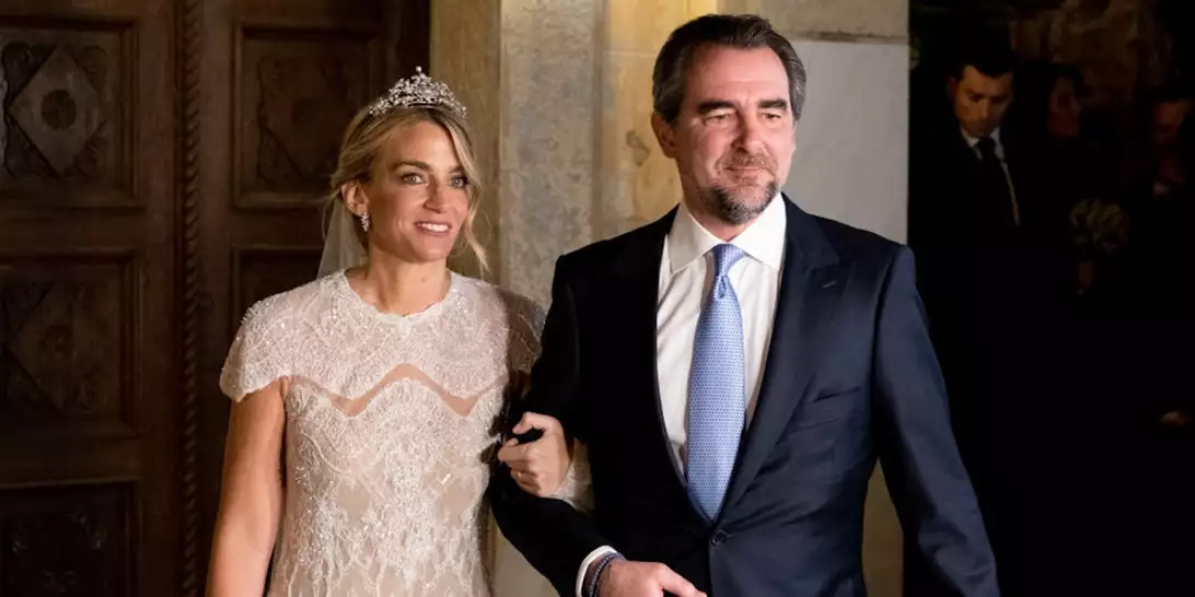 Χρυσή Βαρδινογιάννη | Γιατί ήταν "έξυπνο" το σχέδιο στα σκουλαρίκια που επέλεξε για το νυφικό της look