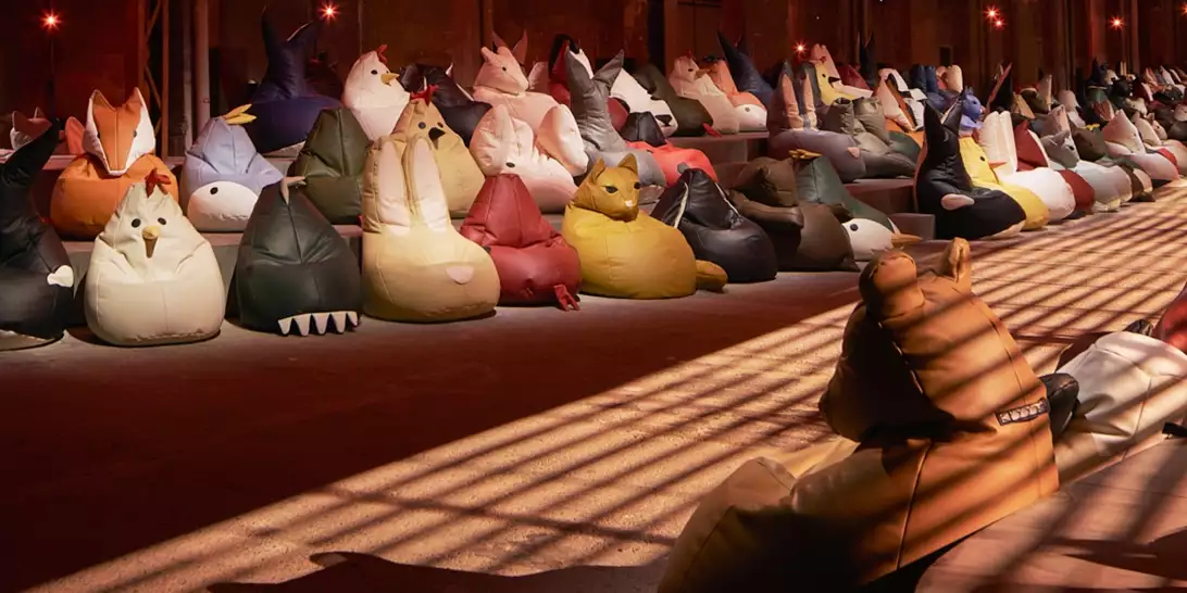 Bottega Veneta x Zanotta | Μια Κιβωτός με ζώα εμπνευσμένα από την εμβληματική καρέκλα Sacco