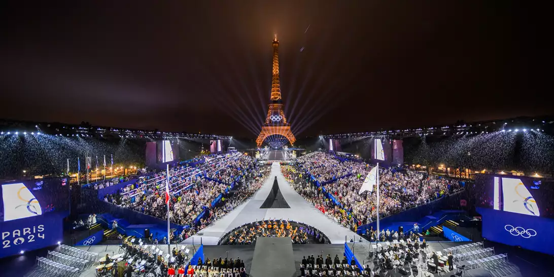 Τελετή Έναρξης | Το φαντασμαγορικό, μεταμοντέρνο θέαμα των Γάλλων έφερε τη γιορτή μες στην πόλη- Οι καινοτομίες και η αποθέωση της Σελίν Ντιόν