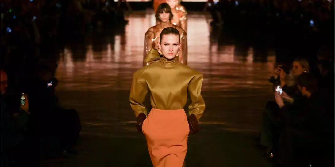 H νέα συλλογή Saint Laurent εστιάζει στην απλότητα της σιλουέτας