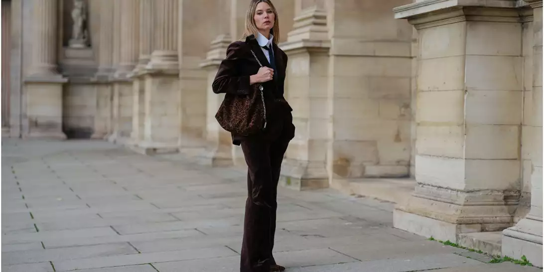 Το καφέ κοστούμι είναι τάση | 5 styling tips για να το φορέσετε με updated τρόπο