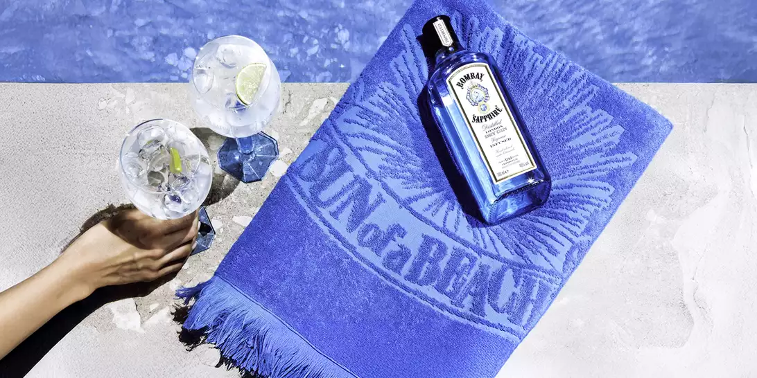 To Bombay Sapphire premium gin υποδέχεται ένα υπέροχο καλοκαίρι που θα κυριαρχήσει το μπλε