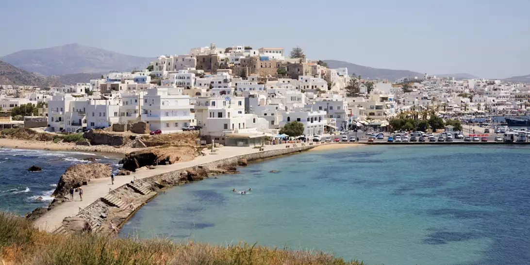 "Βρίσκεις σπίτι κάτω από 100.000 ευρώ": Το κυκλαδίτικο νησί που σαγηνεύει τους Γάλλους συνταξιούχους