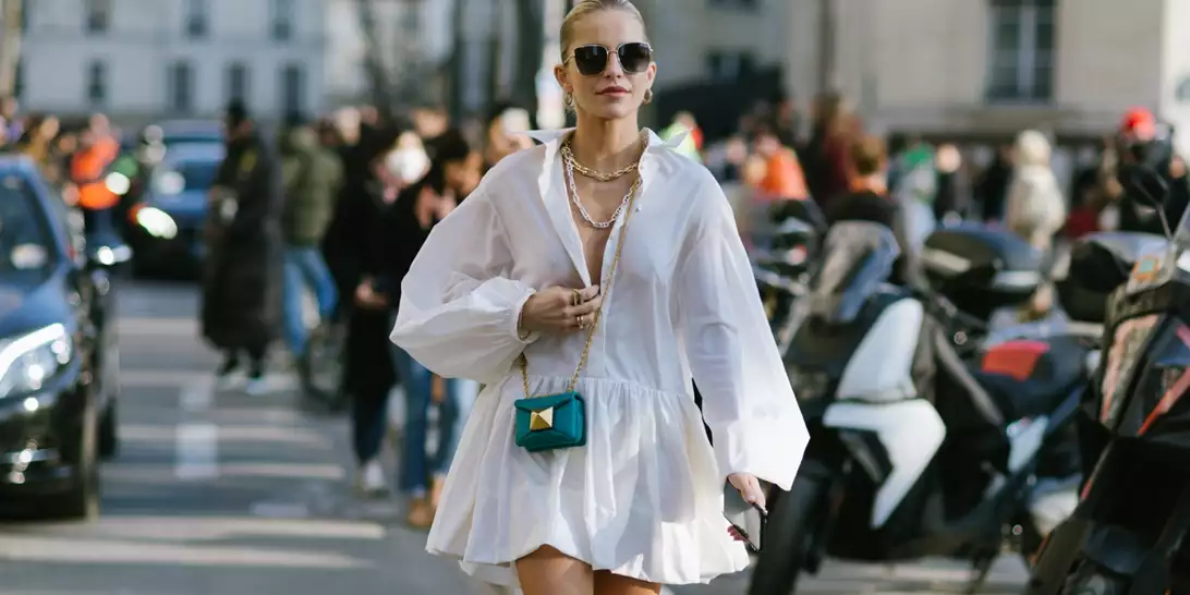 Αυτή η ελαιώδης μάσκα μαλλιών εφαρμόζεται πριν από το λούσιμο και χαρίζει στα μαλλιά το shiny εφέ που όλες οι γυναίκες λατρεύουμε