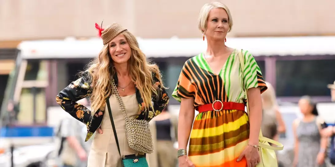 Gray is the New Chic | 5 τρόποι να ανανεώσετε τα γκρίζα μαλλιά σας με ανταύγειες