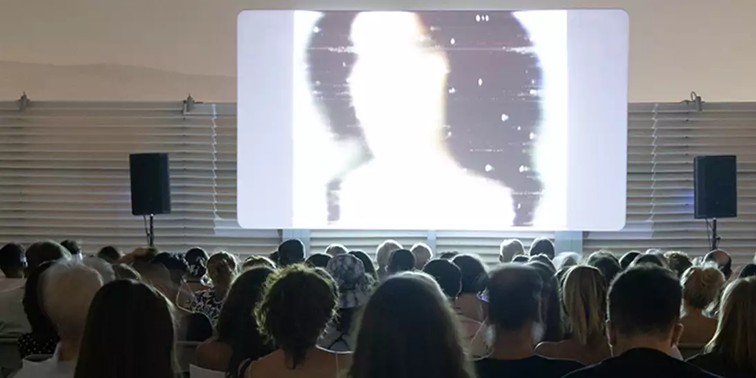 CINEFIX | Το ΕΜΣΤ συνεχίζει τις προβολές στην ταράτσα με μία ταινία - ορόσημο