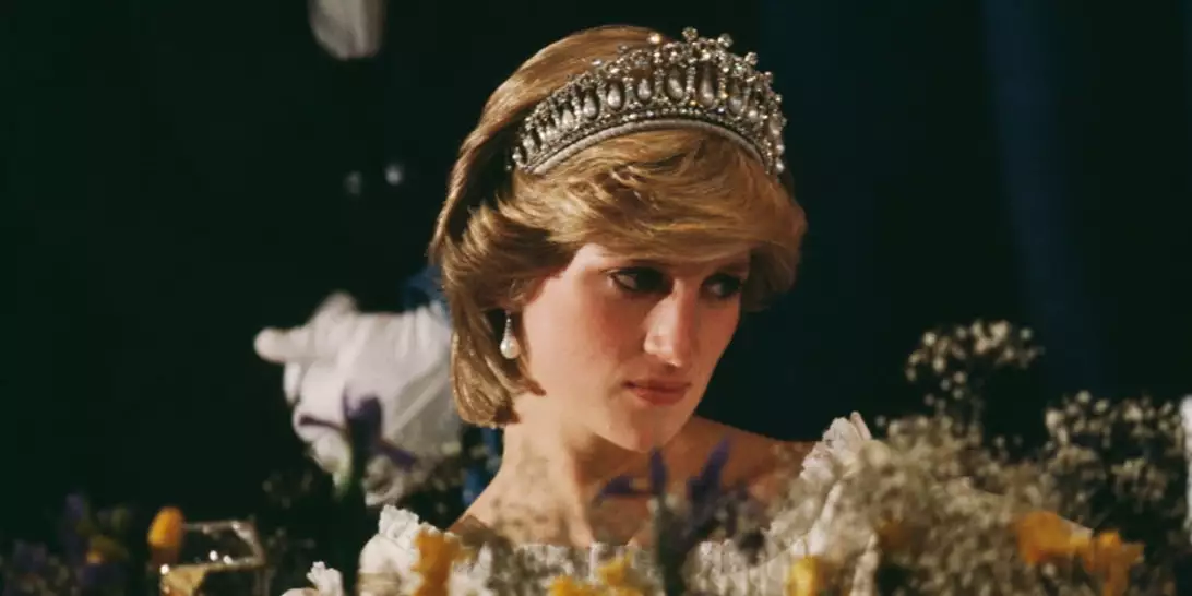Το δώρο που έκανε ο πρίγκιπας Κάρολος στην Diana την παραμονή του γάμου τoυς και η απόφασή της να μην το χρησιμοποιήσει