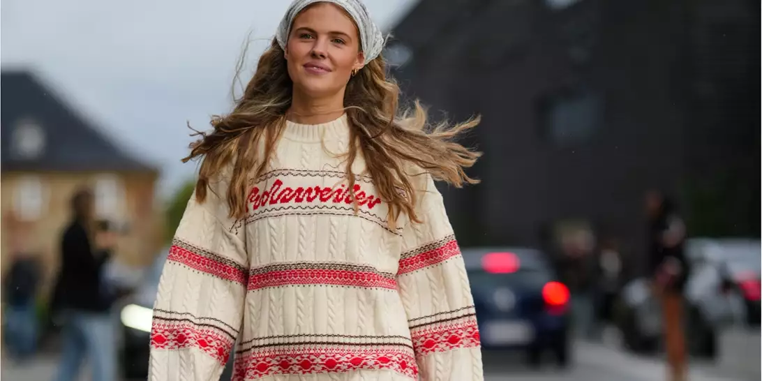 Τα 8 comfort looks για τις γιορτές που μπορείτε να κάνετε μ' ένα Xmas πουλόβερ