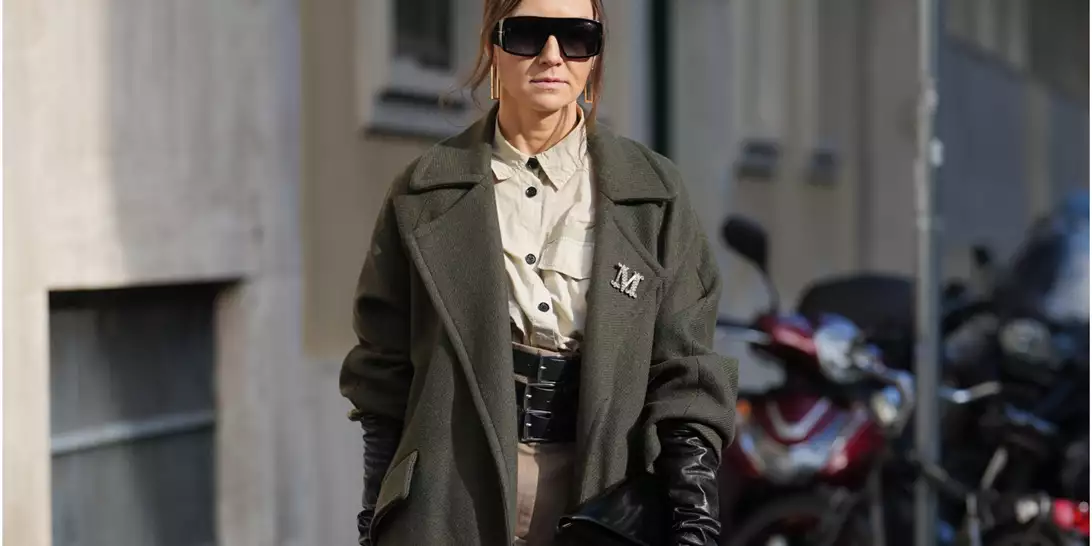 Τα 5 ωραιότερα outfits με παλτό για γυναίκες άνω των 50