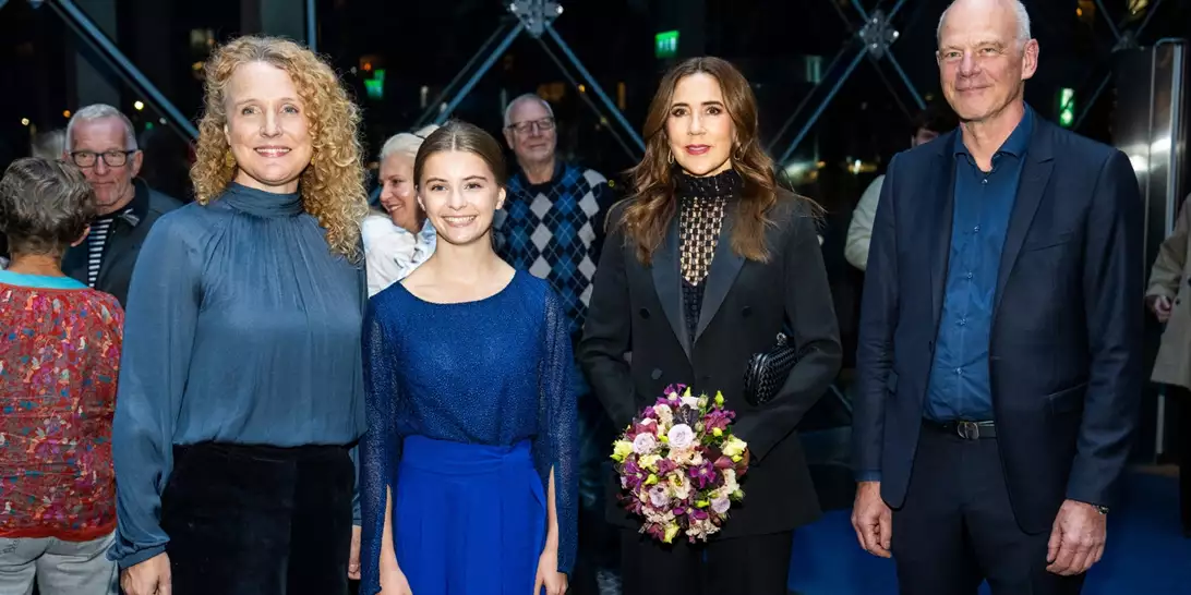 Mary της Δανίας | Η λεπτομέρεια στο tuxedo look της που αναβάθμισε τη fashion αξία του