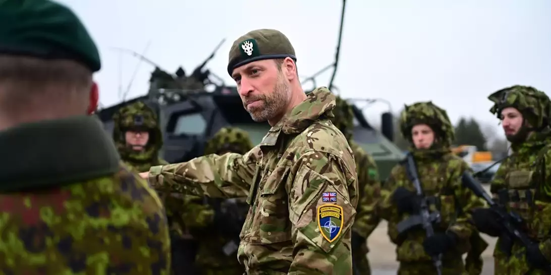 Ο πρίγκιπας William προκάλεσε αίσθηση ντυμένος στρατιωτικά στην Εσθονία