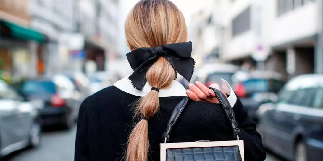 Το χτένισμα που θα σας αναδείξει στην πιο κομψή των φετινών γιορτών