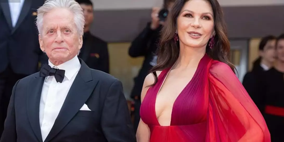 Catherine Zeta-Jones | Το καυτό φιλί στον 80χρονο σύζυγό της, Michael Douglas