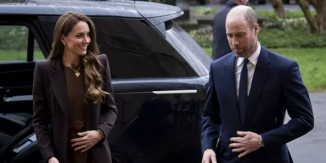 Δώρο από τον πρίγκιπα William; Η Kate Middleton με κόσμημα σε σχήμα καρδιάς σε νέα της εμφάνιση