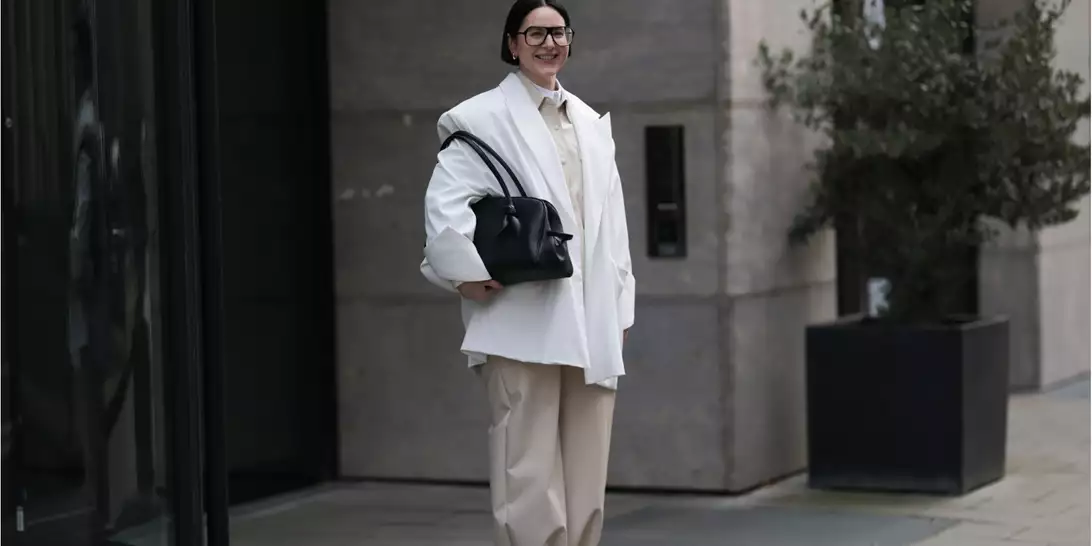 Πέντε τρόποι για να φορέσετε το πιο δημοφιλές παντελόνι της άνοιξης