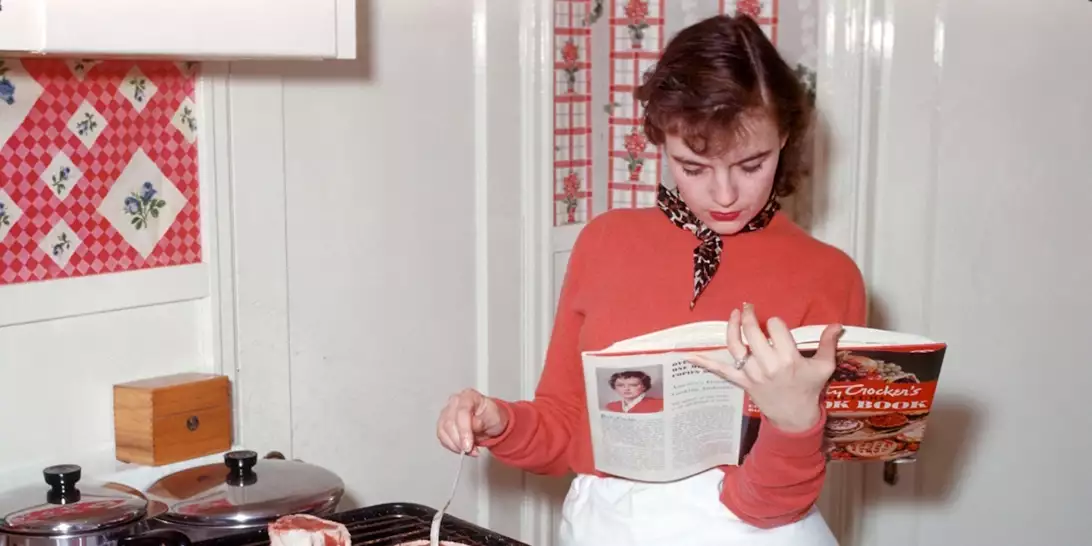 Πίσω από αυτό το ξεχασμένο πιάτο των 70s κρύβεται μια vintage μάρκα που ίσως να αξίζει 22.000 ευρώ