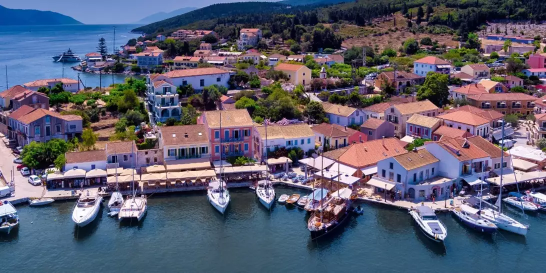 Αθηνά Φραγκούλη | Η δημιουργός του μοναδικού Chamomile Living ξεναγεί το Harper’s Bazaar στη δική της Κεφαλονιά