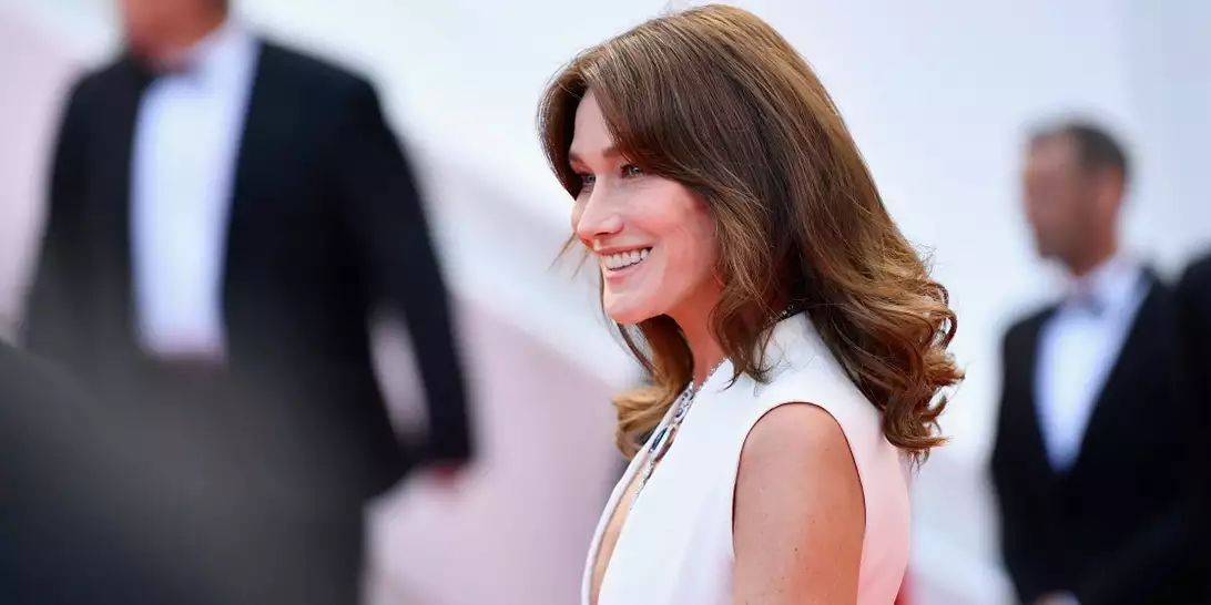 Οι 5 αλλαγές που πρέπει να κάνετε στη skincare ρουτίνα σας μετά τα 50