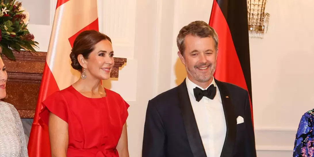 Βασίλισσα Mary | Τo μυστικό πίσω από τα σκουλαρίκια που επέλεξε σε επίσημο γεύμα στη Γερμανία